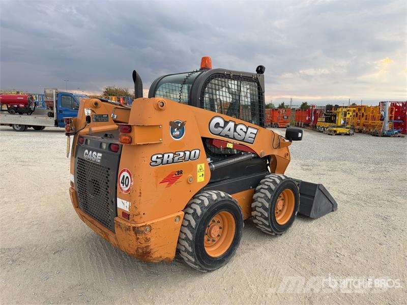 CASE SR210 Mini Pale Gommate
