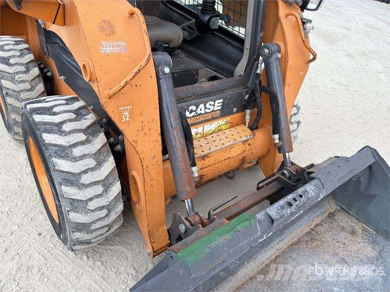 CASE SR210 Mini Pale Gommate