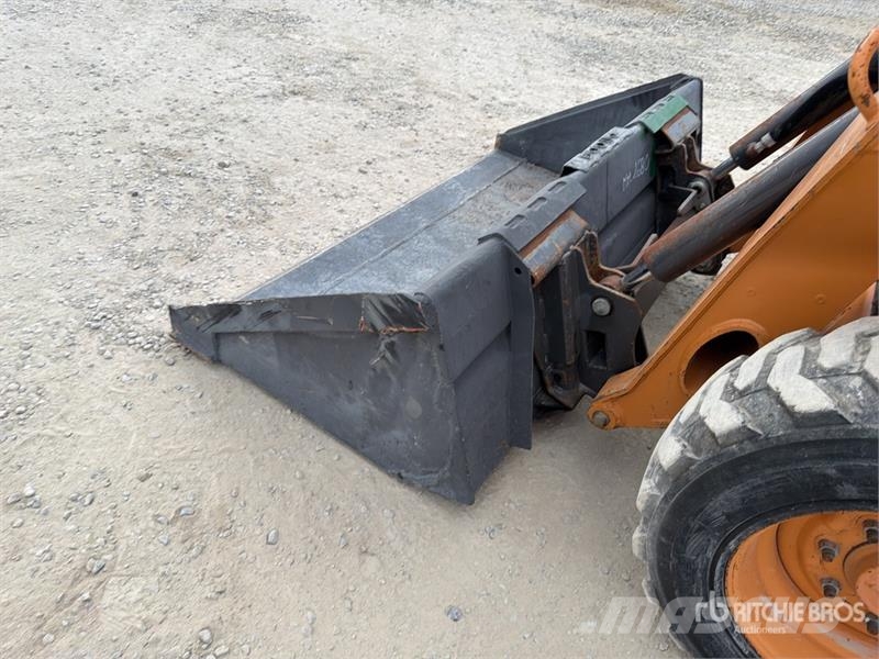 CASE SR210 Mini Pale Gommate