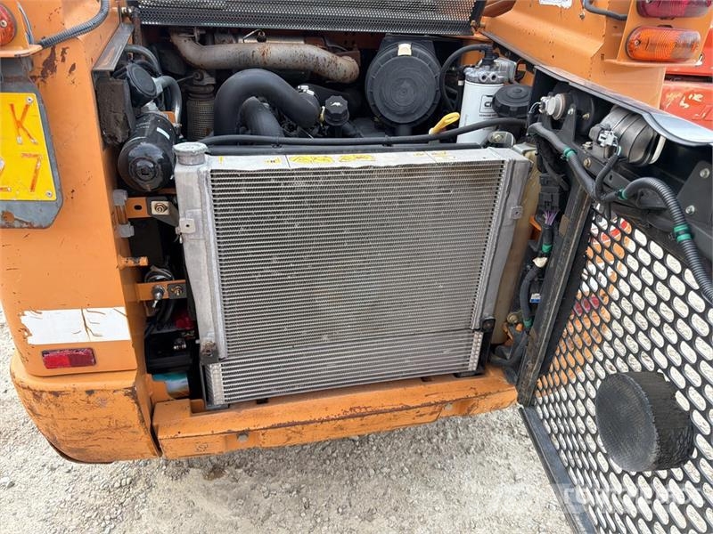 CASE SR210 Mini Pale Gommate