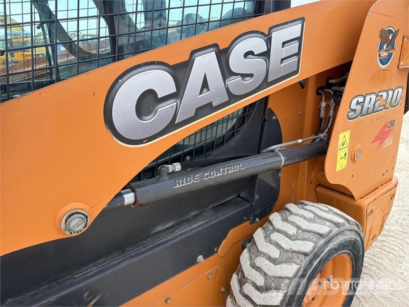 CASE SR210 Mini Pale Gommate