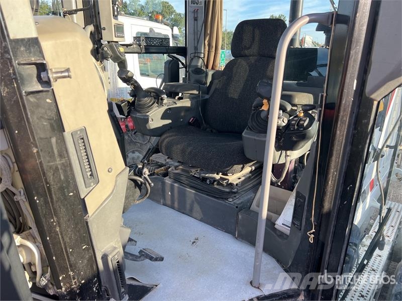 CAT 120M VHP Tiehöylät