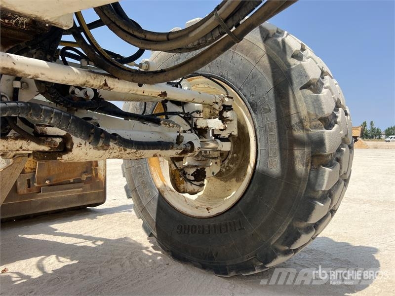 CAT 120M VHP Tiehöylät