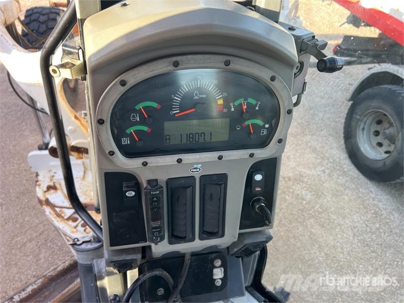 CAT 120M VHP Tiehöylät