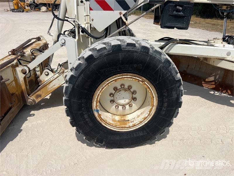 CAT 120M VHP Tiehöylät