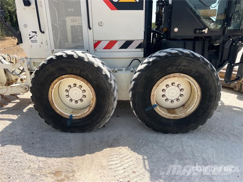 CAT 120M VHP Tiehöylät