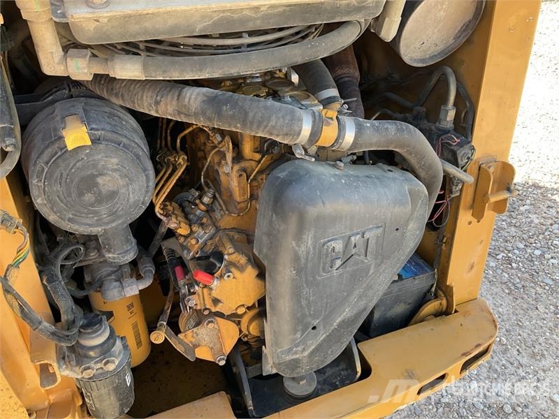 CAT 216B3 Mini incarcator