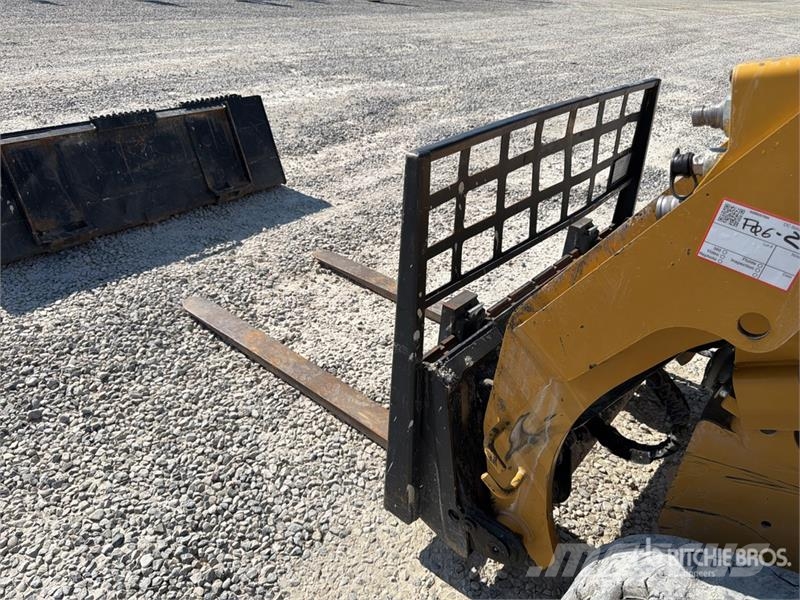CAT 259D3 Two-Speed Compact Track Loader Міні-навантажувачі