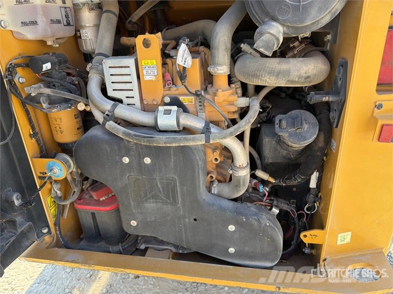 CAT 259D3 Two-Speed Compact Track Loader Міні-навантажувачі