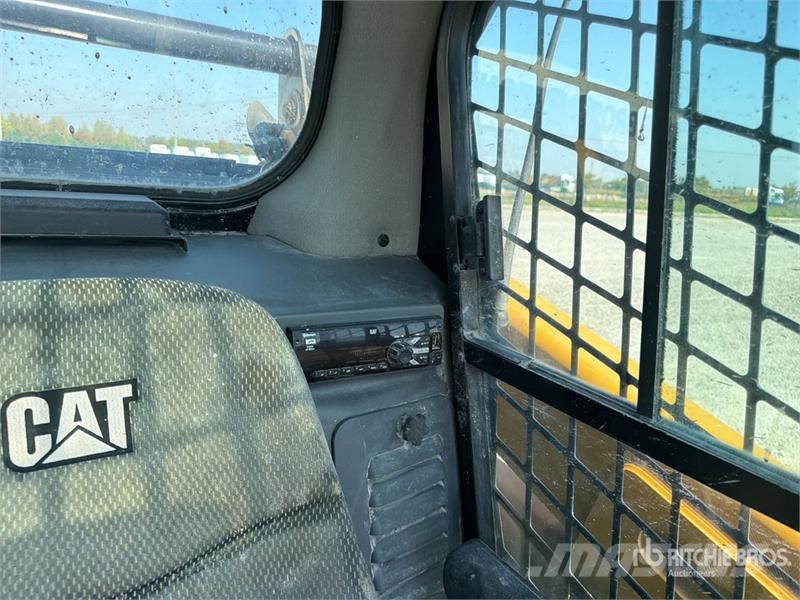 CAT 259D3 Two-Speed Compact Track Loader Міні-навантажувачі