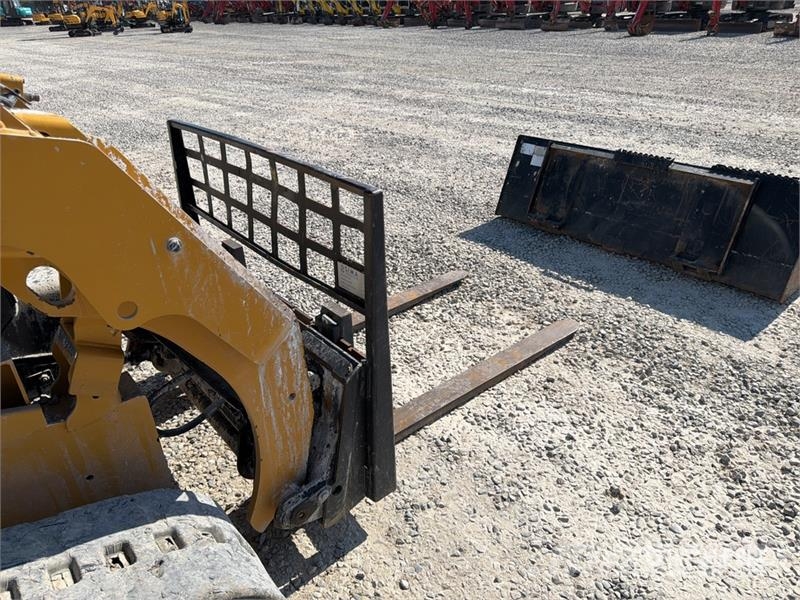 CAT 259D3 Two-Speed Compact Track Loader Міні-навантажувачі