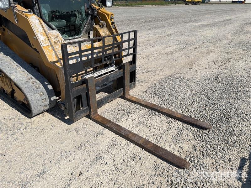 CAT 259D3 Two-Speed Compact Track Loader Міні-навантажувачі