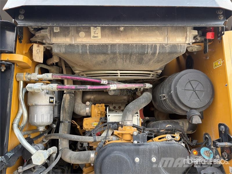 CAT 272D3 Two-Speed Skid Steer Loader Skid steer mini utovarivači