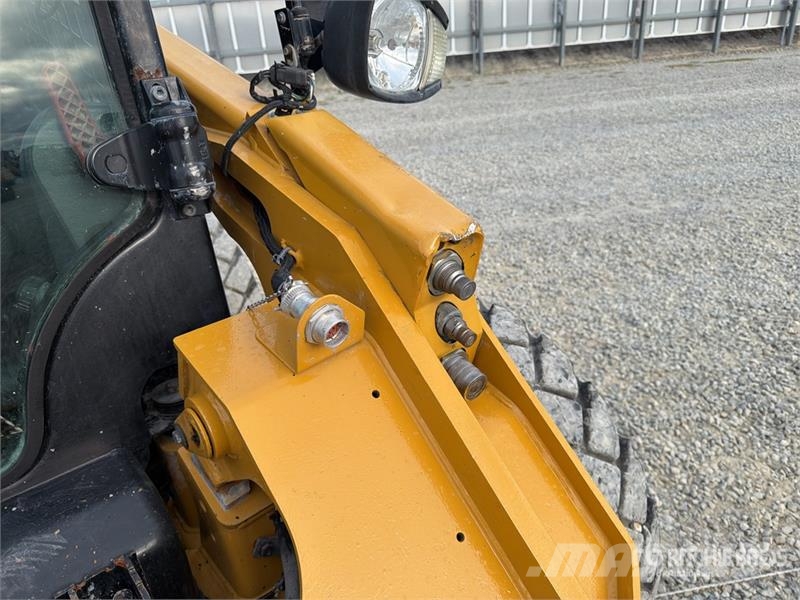 CAT 272D3 Two-Speed Skid Steer Loader Skid steer mini utovarivači