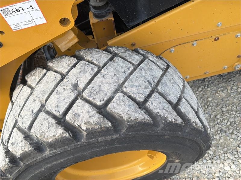 CAT 272D3 Two-Speed Skid Steer Loader Skid steer mini utovarivači