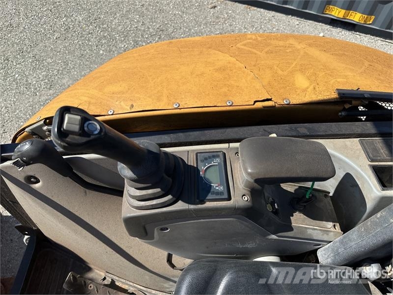 CAT 302.7DCR Mini-Pelle Mini Excavator ミニ油圧ショベル 7t以下(ミニユンボ・ミニディガー)
