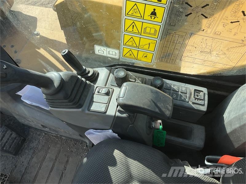 CAT 308 CR Tracked Excavator Kāpurķēžu ekskavatori