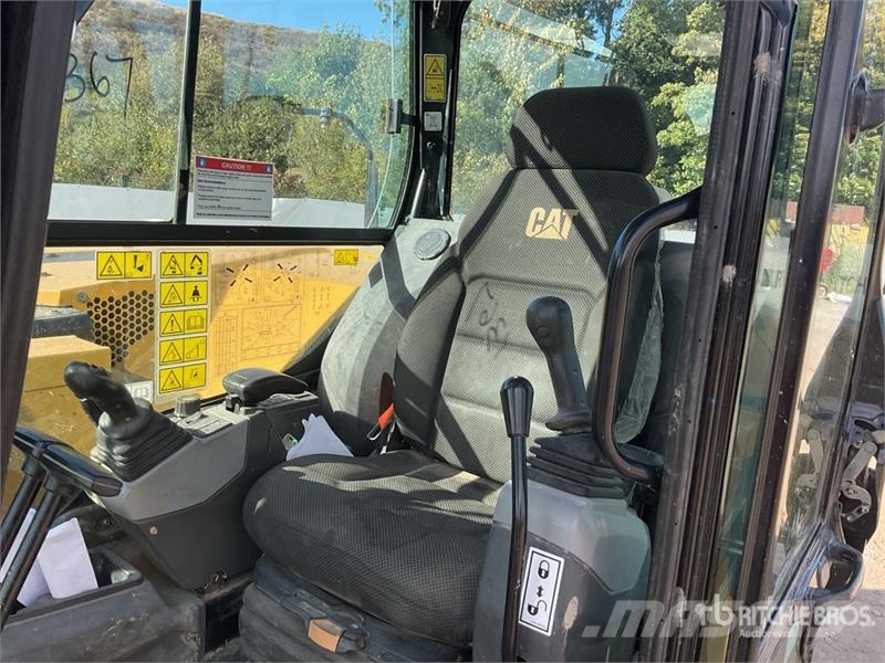 CAT 308 CR Tracked Excavator Kāpurķēžu ekskavatori