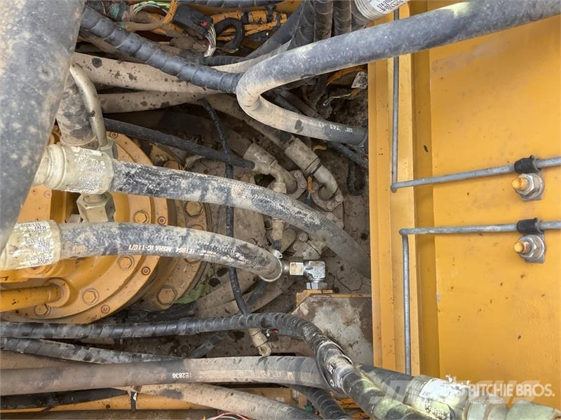 CAT 323 Bageri guseničari