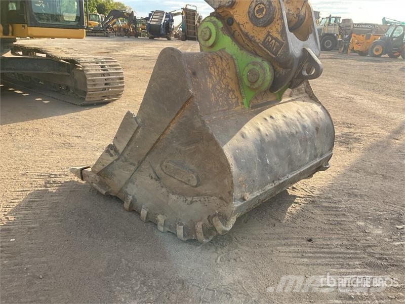 CAT 323 Bageri guseničari
