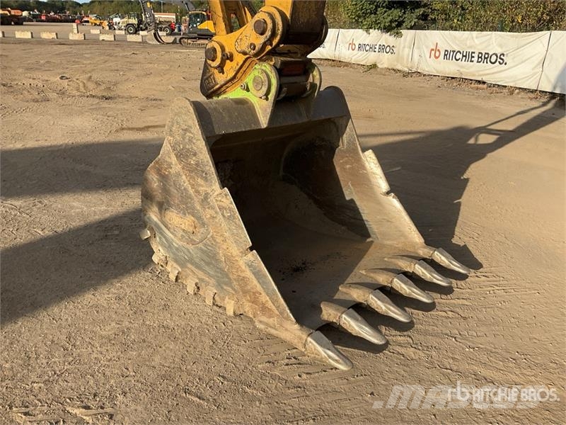 CAT 323 Bageri guseničari
