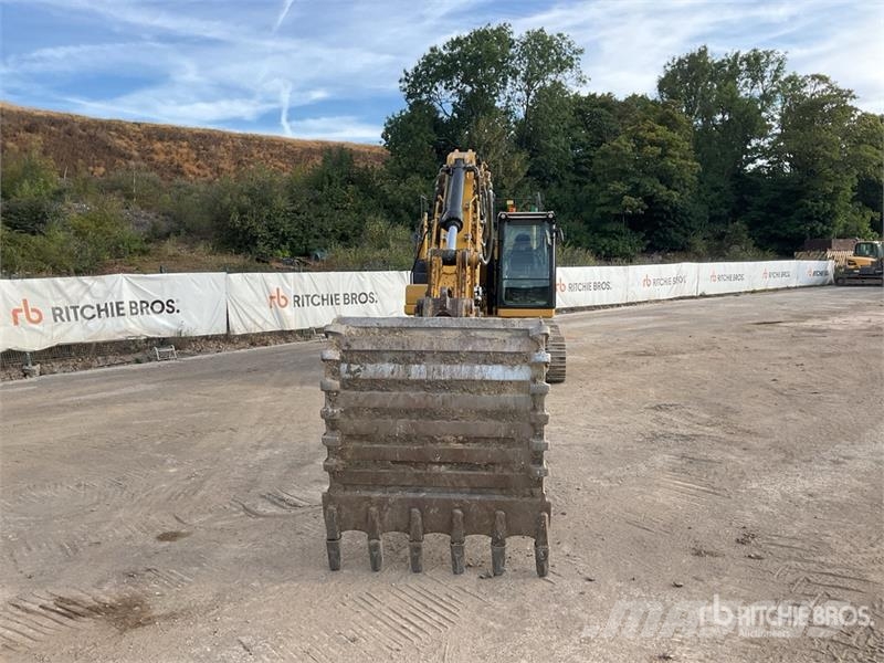 CAT 323 Bageri guseničari