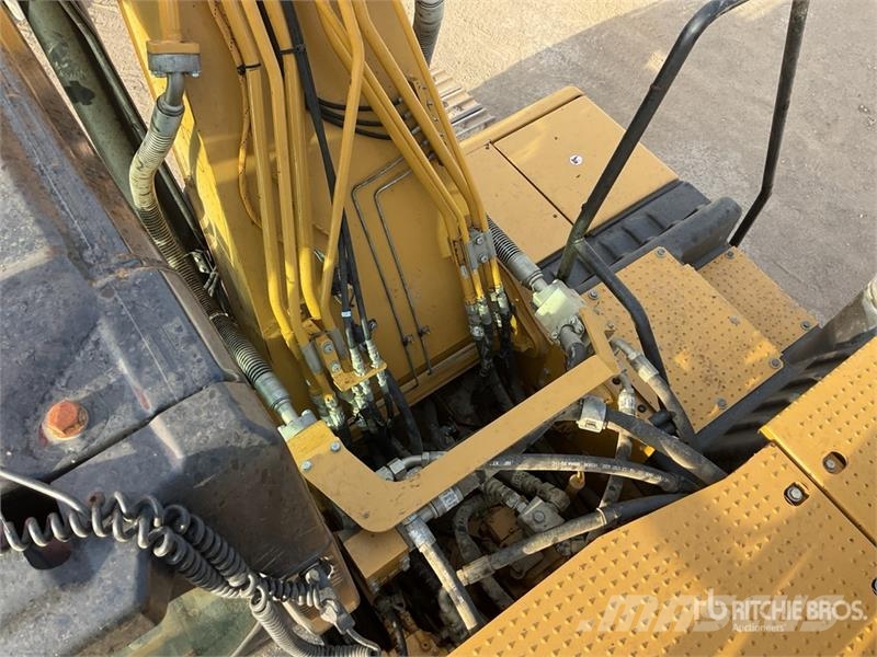 CAT 323 Bageri guseničari