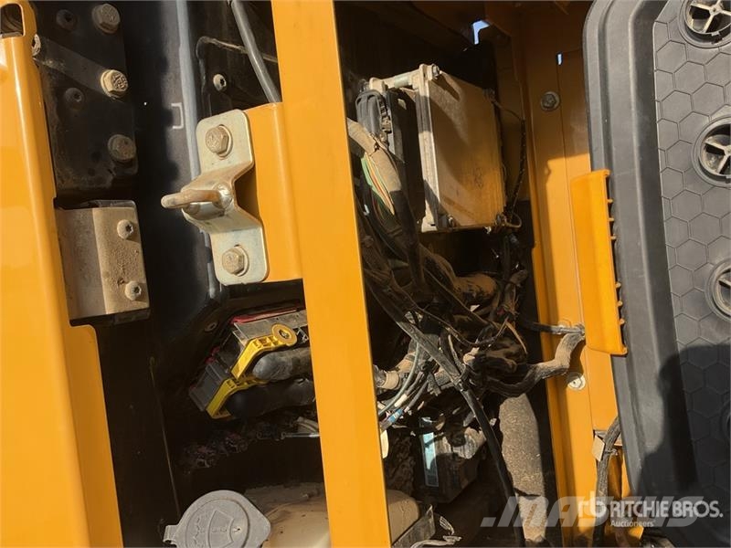 CAT 323 Bageri guseničari