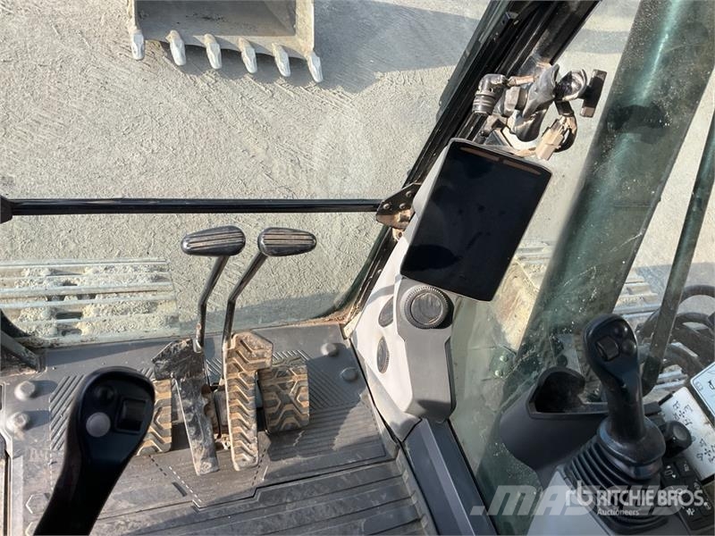 CAT 323 Bageri guseničari