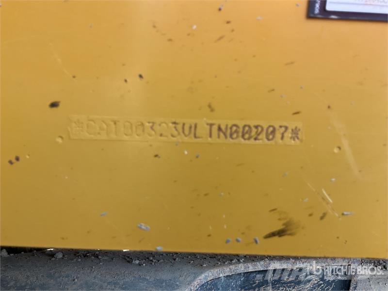 CAT 323 Bageri guseničari