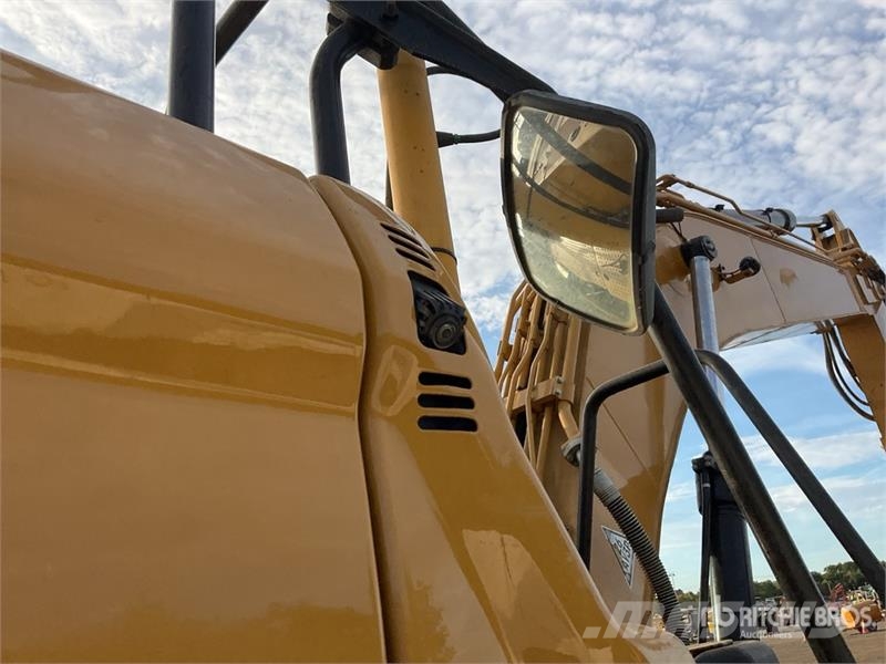 CAT 323 Bageri guseničari