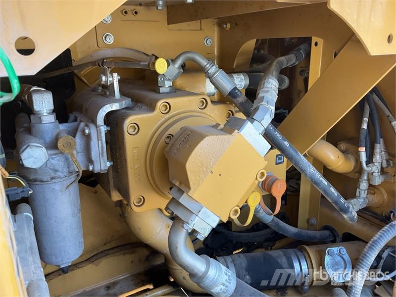 CAT 323 Bageri guseničari