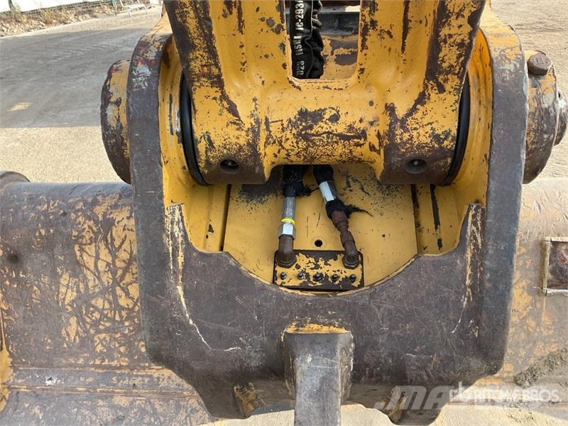 CAT 323 Bageri guseničari