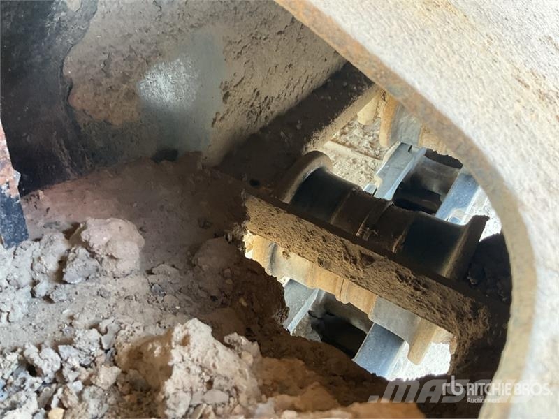 CAT 323 Bageri guseničari