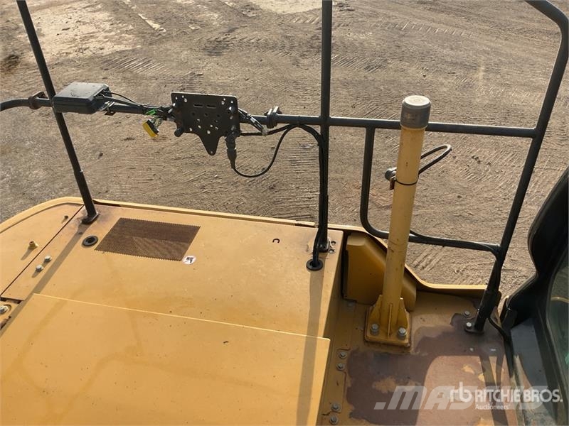 CAT 323 Bageri guseničari