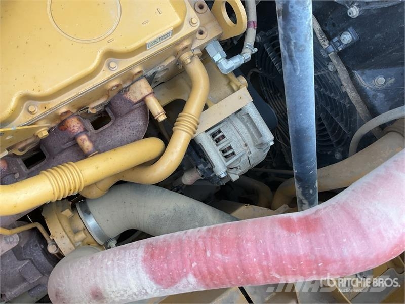CAT 323 Bageri guseničari