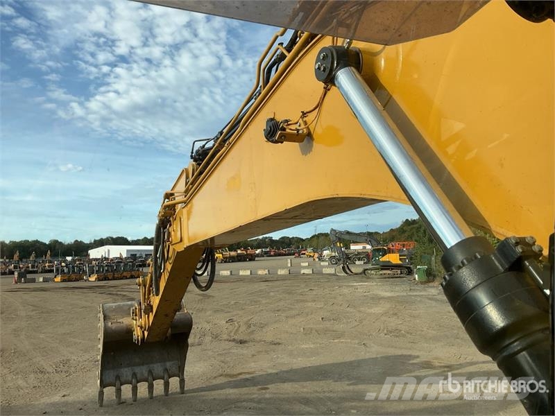CAT 323 Bageri guseničari