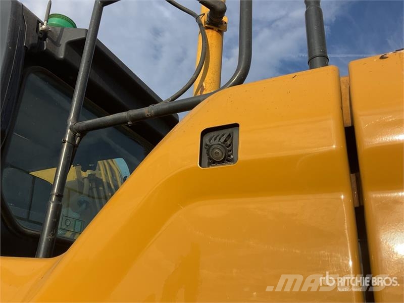 CAT 323 Bageri guseničari