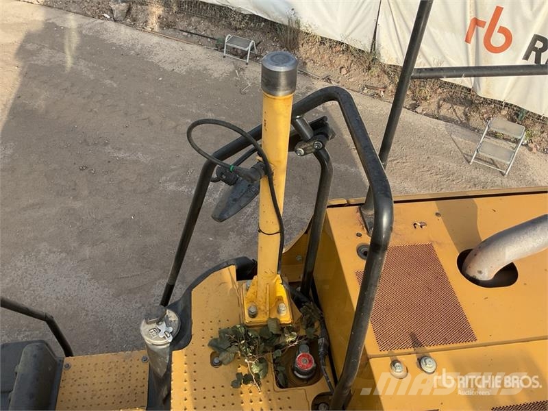 CAT 323 Bageri guseničari