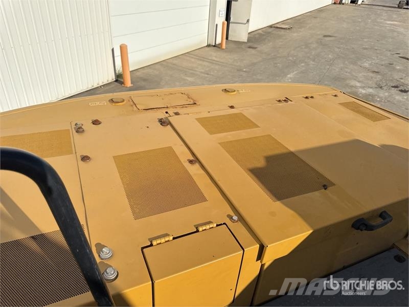CAT 323 Tracked Excavator Bagri goseničarji