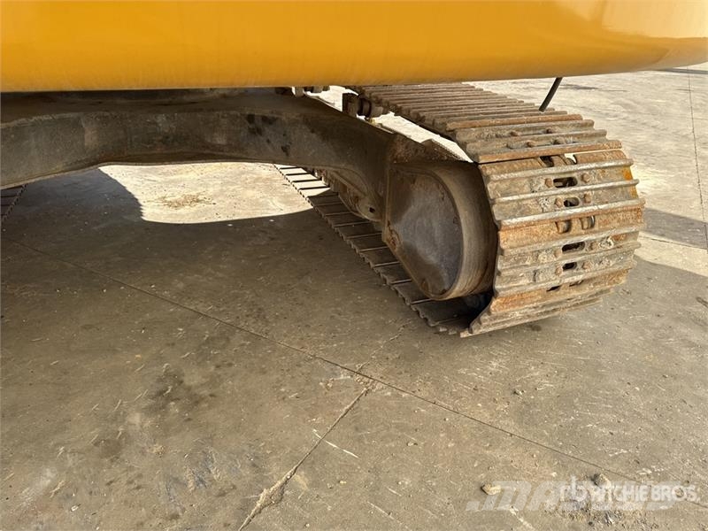 CAT 323 Tracked Excavator Bagri goseničarji