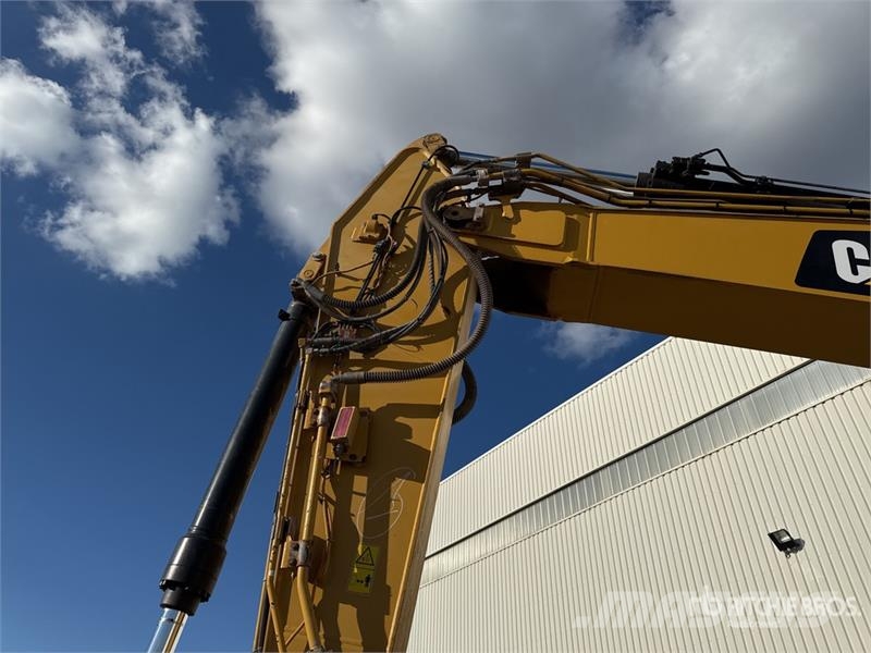 CAT 323 Tracked Excavator Bagri goseničarji