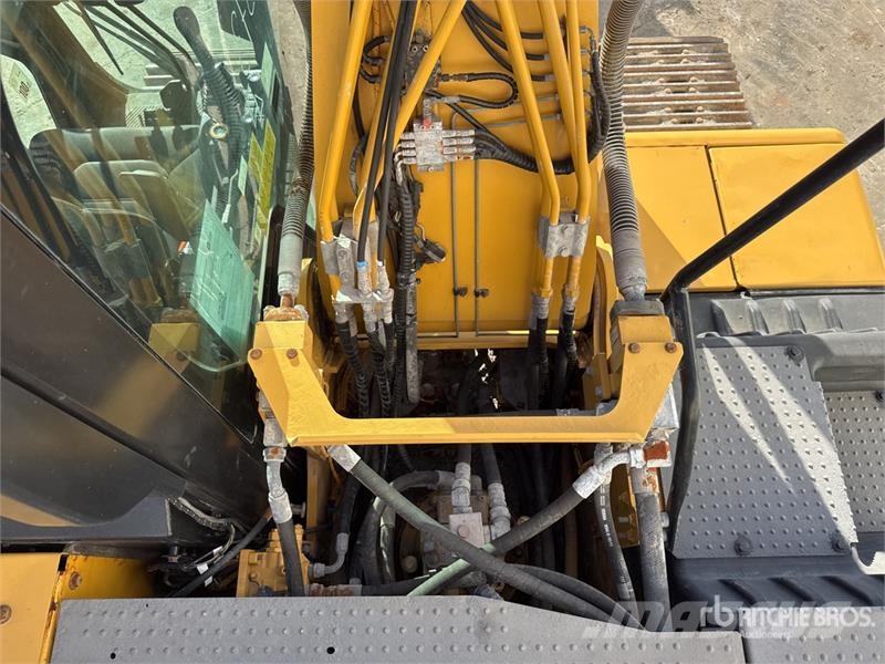CAT 323 Tracked Excavator Bagri goseničarji