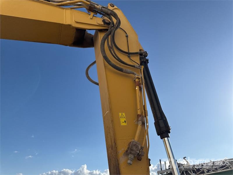 CAT 323 Tracked Excavator Bagri goseničarji