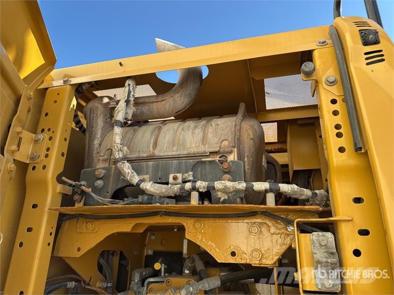 CAT 323 Tracked Excavator Bagri goseničarji