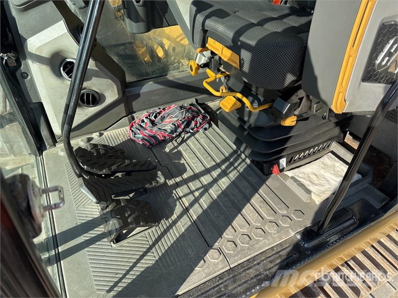 CAT 323 Tracked Excavator Bagri goseničarji