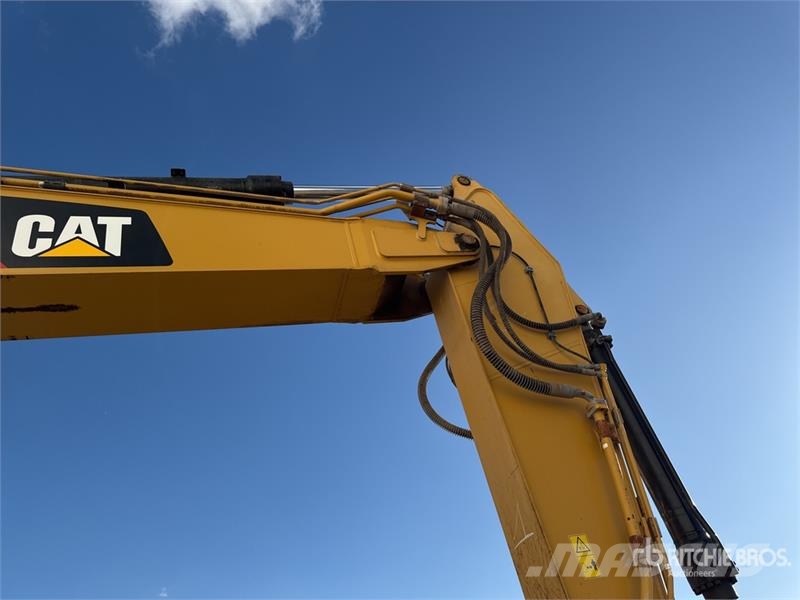 CAT 323 Tracked Excavator Bagri goseničarji