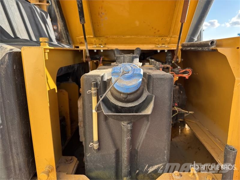 CAT 323 Tracked Excavator Bagri goseničarji