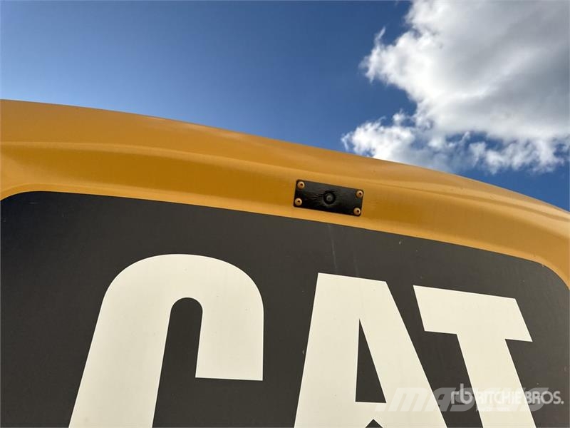 CAT 323 Tracked Excavator Bagri goseničarji