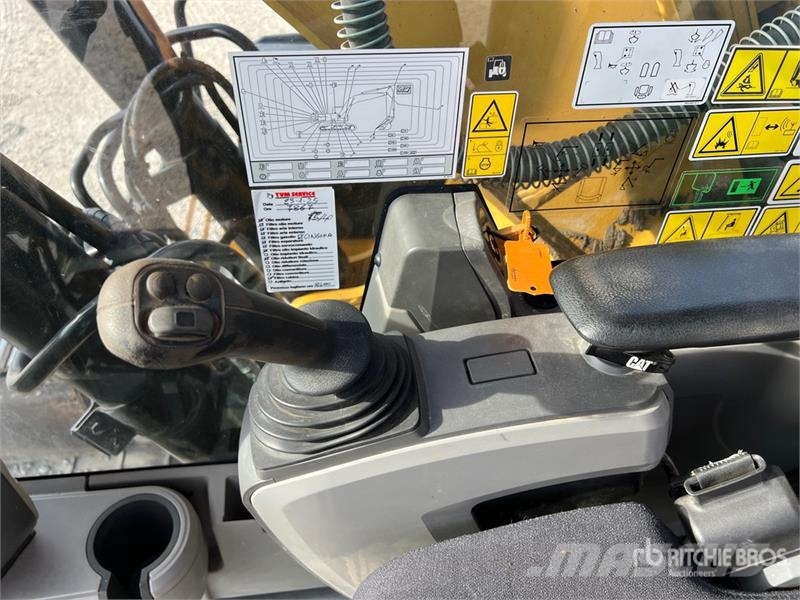 CAT 323ELN Tracked Excavator حفارات زحافة